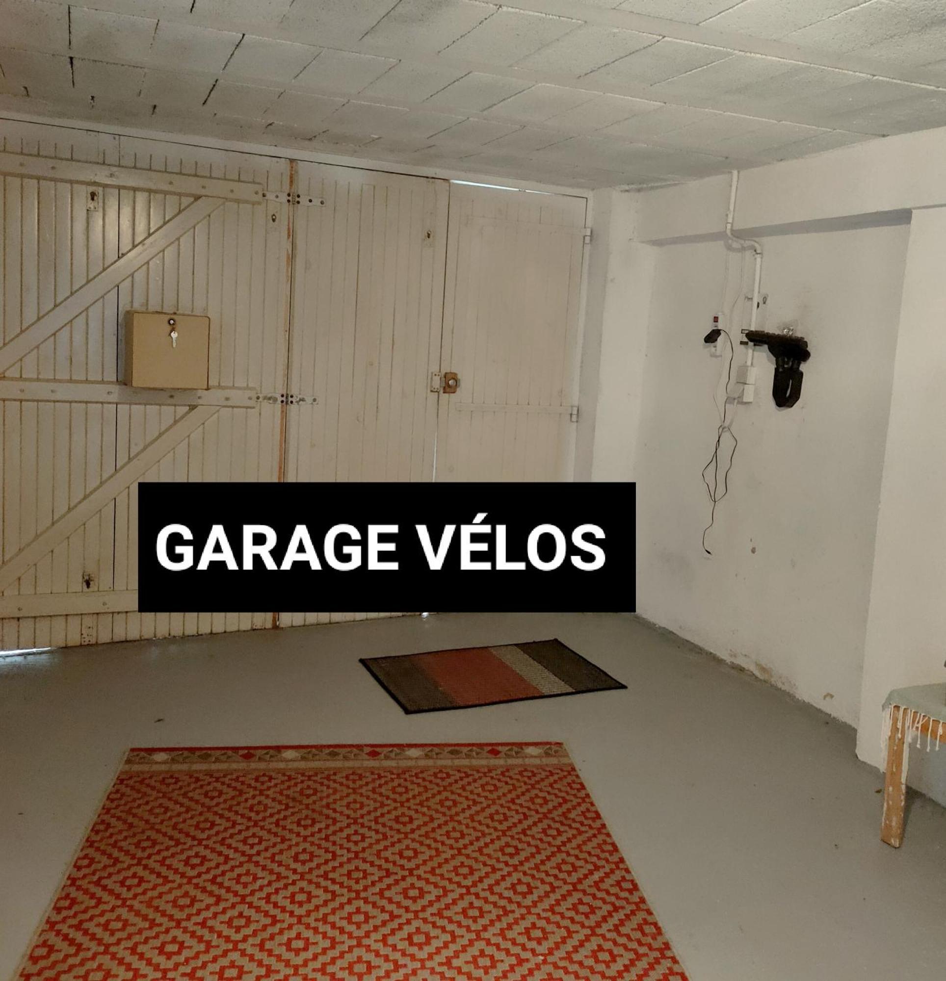 "Les Chacobins" - Appart'Etape Avec Garage Velos La Reole Bagian luar foto